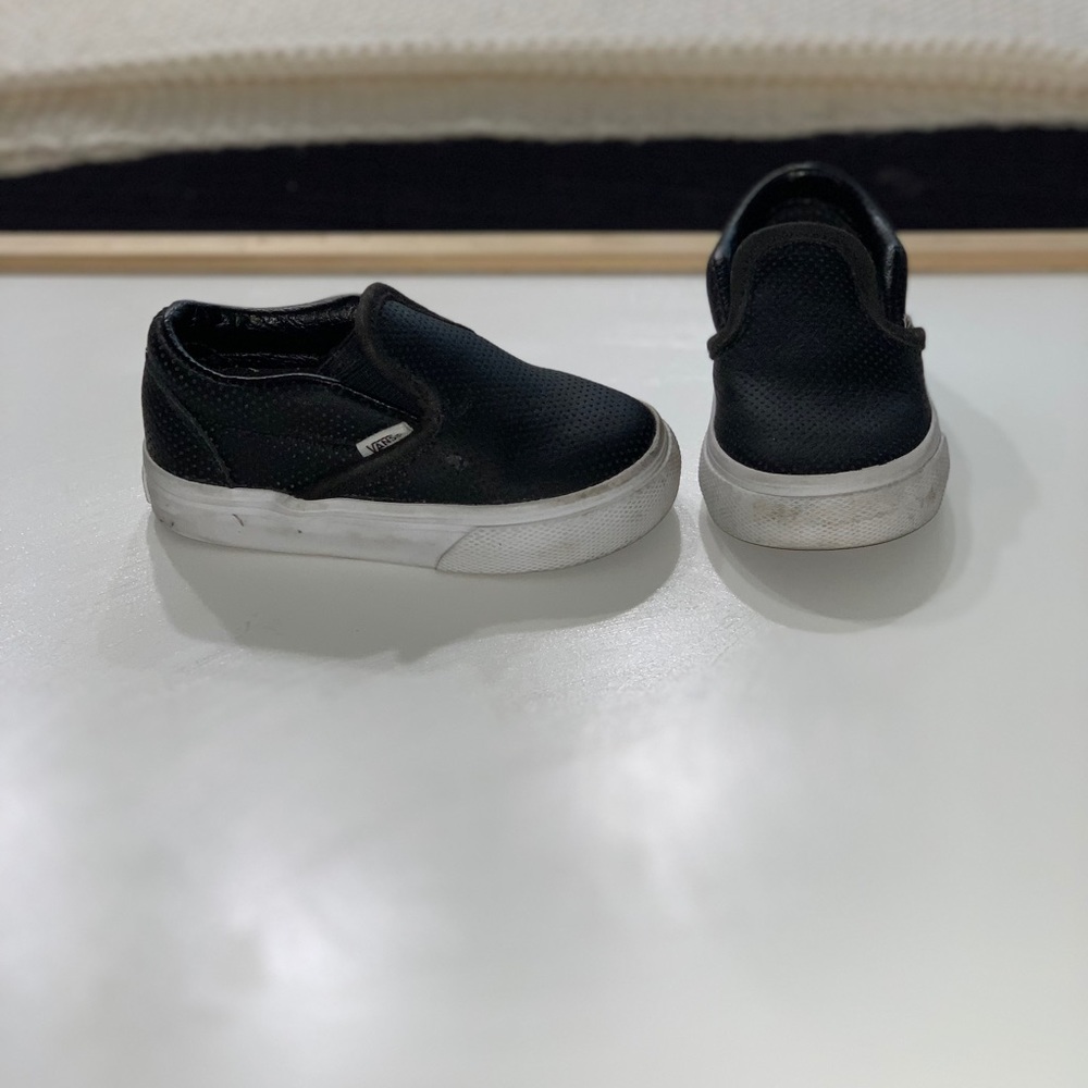 toddler slip on leather vans
